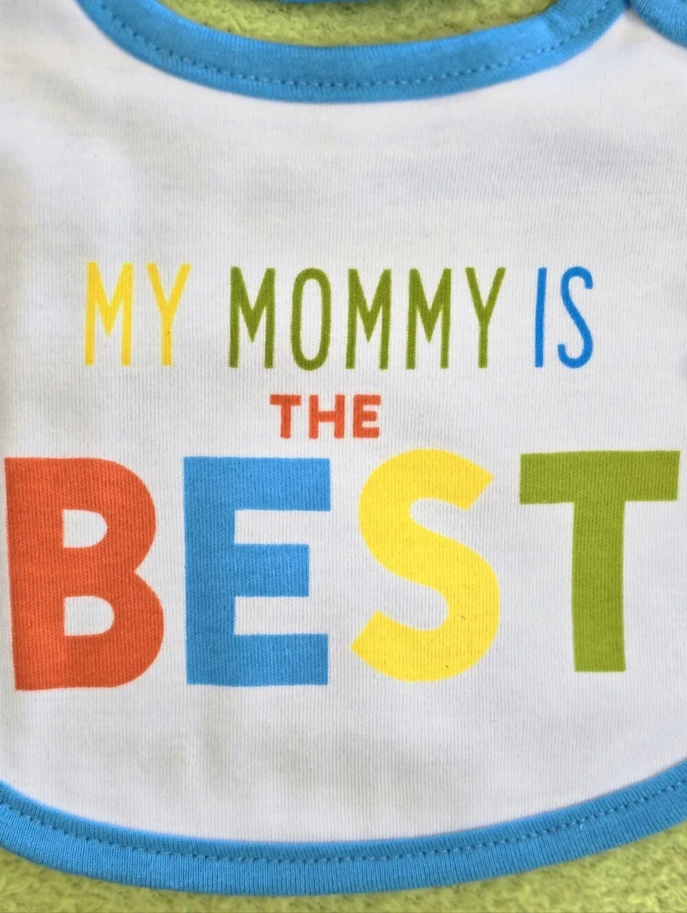 NWT  Baby BOYS - BIB - MY MOMMY IS THE BEST - White Blue Red Yellow + Green (Q4)